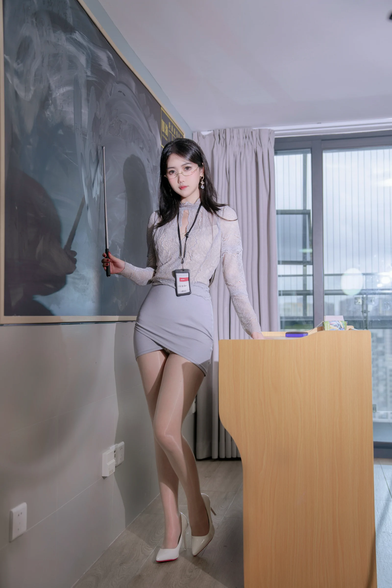 不呆猫 – 亮丝纯欲教师